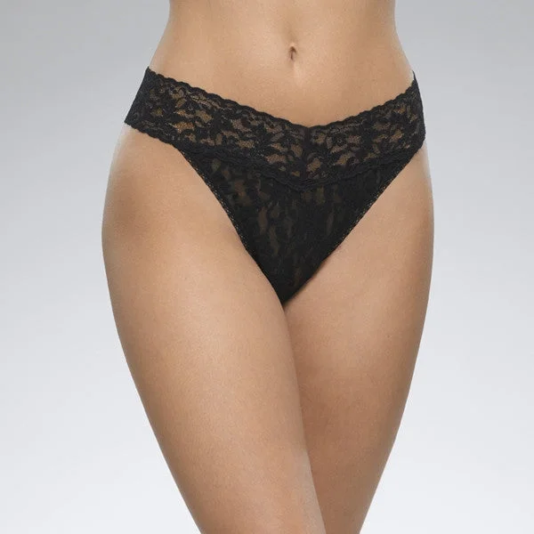 seamless wireless women thongs for a carefree fitHanky Panky Signature Lace Original Rise Thong 4811